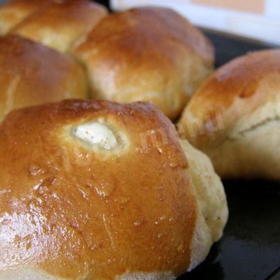 Дрожжевые булочки с творогом и корицей