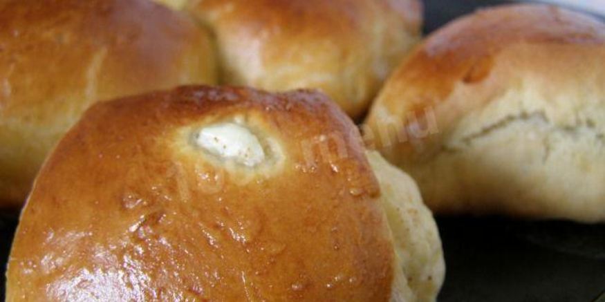 Рецепт дрожжевых булочек с творогом и корицей
