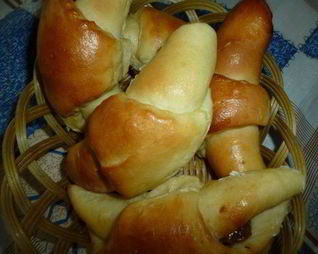 Круассанчики с орехово-ирисовой начинкой