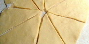 круассаны с шоколадной начинкой