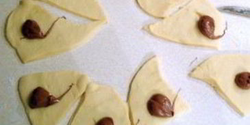 круассаны с шоколадной начинкой