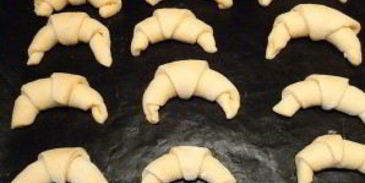 круассаны с шоколадной начинкой