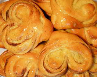 Медовые плюшки с корицей и сахаром