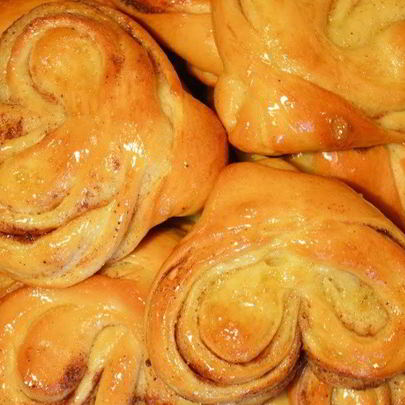 Медовые плюшки с корицей и сахаром