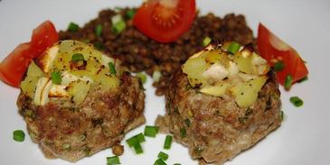 мясные ватрушки с фруктовой начинкой