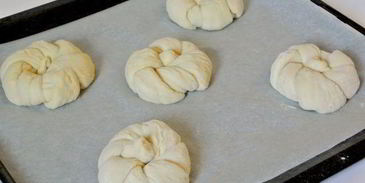 сдобные булочки с кунжутом