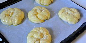 сдобные булочки с кунжутом