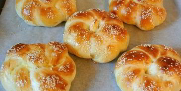 сдобные булочки с кунжутом