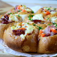 Рецепт Сырных булочек с яйцом и беконом