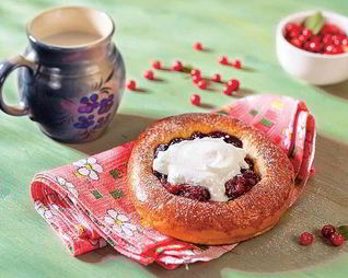 Ватрушка с брусникой