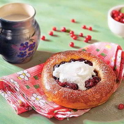 Ватрушка с брусникой