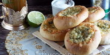 ватрушка с сыром и яйцом