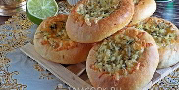 ватрушка с сыром и яйцом