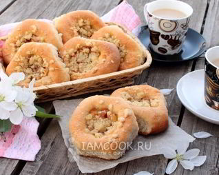 Ватрушки с яблочной начинкой и штрейзелем