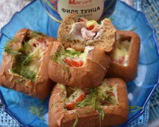 Закусочные булочки с тунцом