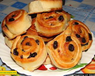 Завитушки булочки с изюмом