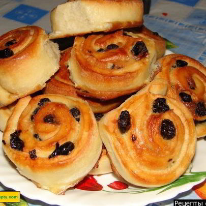 Завитушки булочки с изюмом