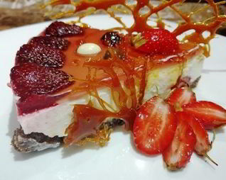 Чизкейк без выпечки с клубникой