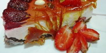 чизкейк без выпечки с клубникой