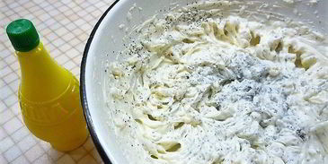 лимонный чизкейк с марципаном и маком