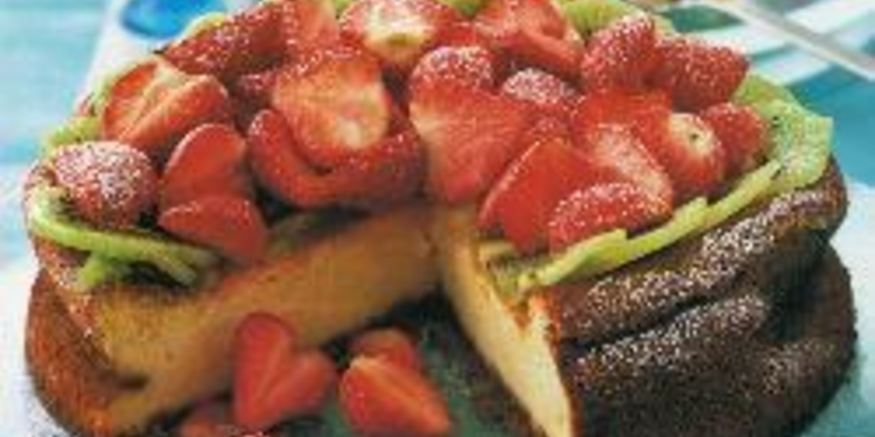 Рецепт творожного чизкейка с клубникой и киви