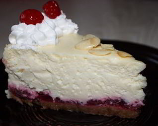 Вишнево-миндальный чизкейк