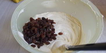 кекс на сгущенке с изюмом