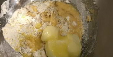 кекс с маком и изюмом