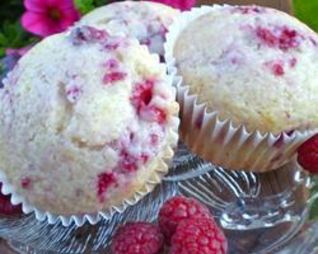 Кексики с ягодами и лимоном