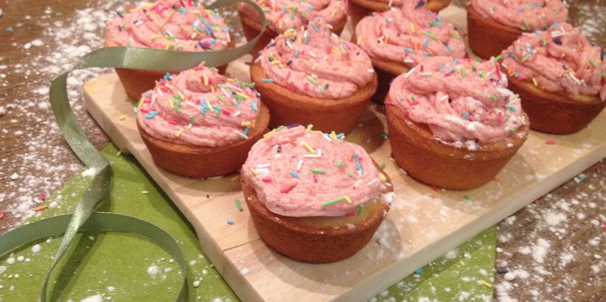 Рецепт клубничных капкейков