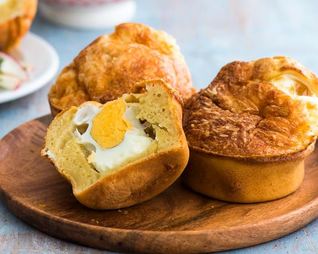 Несладкие кексы с яйцом и пармезаном