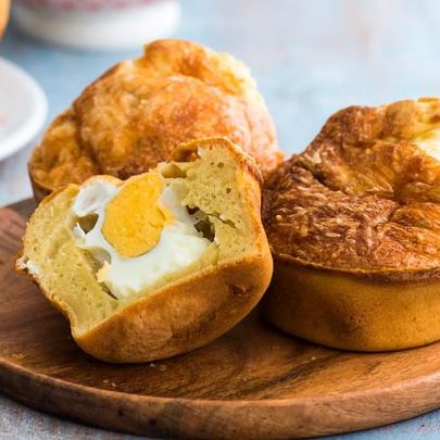 Несладкие кексы с яйцом и пармезаном