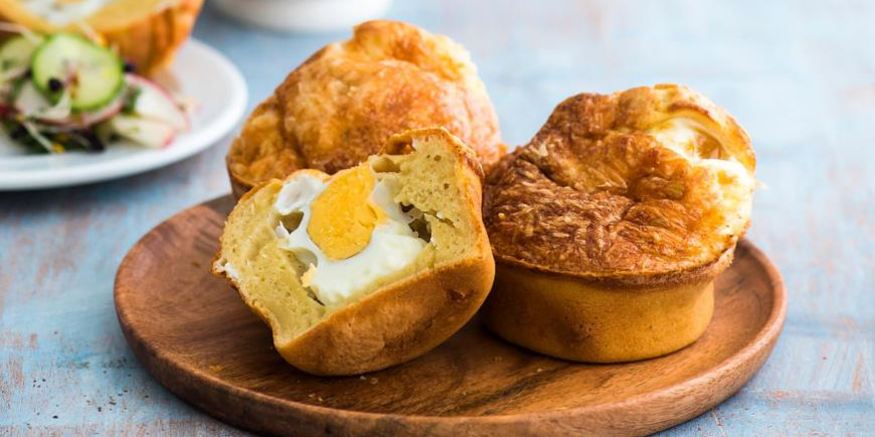 Рецепт несладких кексов с яйцом и пармезаном