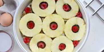 перевернутый ананасовый кекс