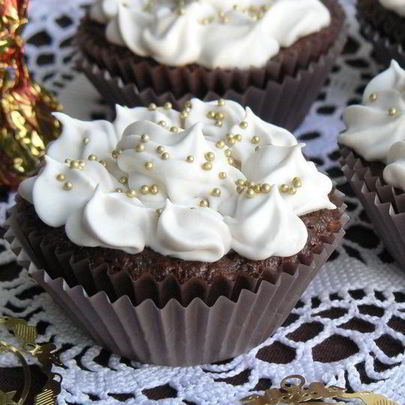 Шоколадно-творожные кексы с брусникой