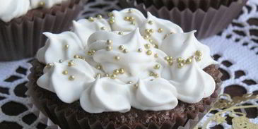 шоколадно-творожные кексы с брусникой