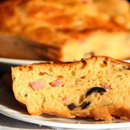 Рецепт Томатного кекса с ветчиного и маслинами