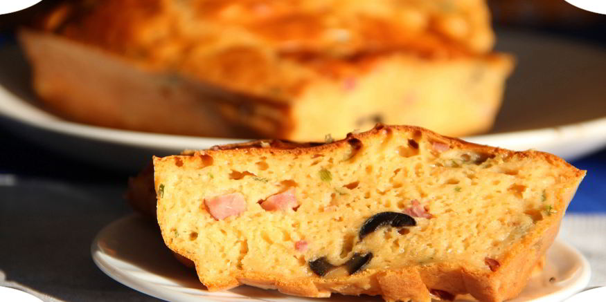 Рецепт томатного кекса с ветчиной и маслинами