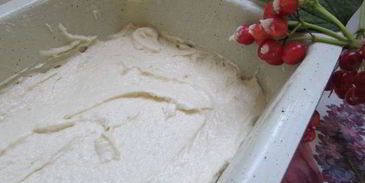 трехслойный кекс с вяленым кизилом