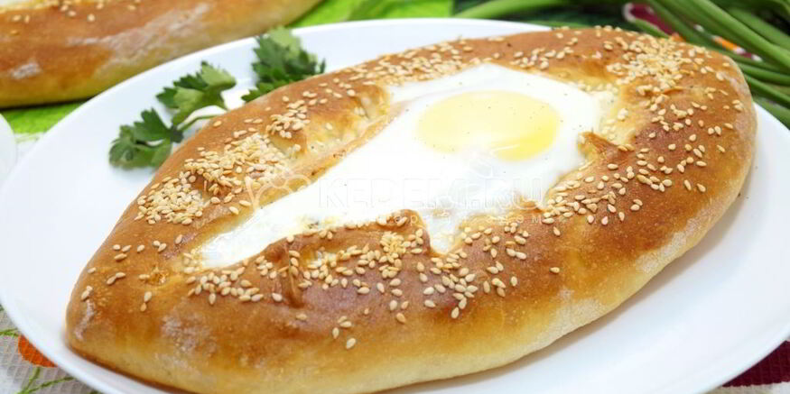 Рецепт хачапури с брынзой и яйцом