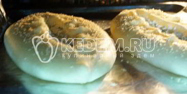 хачапури с брынзой и яйцом