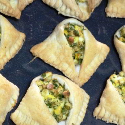 Хачапури с творогом и зеленью