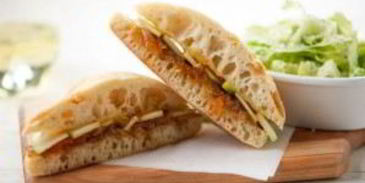 чиабатта с луком и яблоком