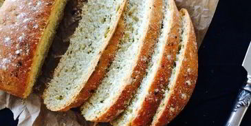 хлеб с чесноком и кориандром