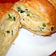 Рецепт Запеченного батона с сыром и чесноком