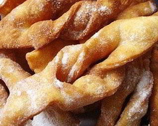 Хворост с сахарной пудрой