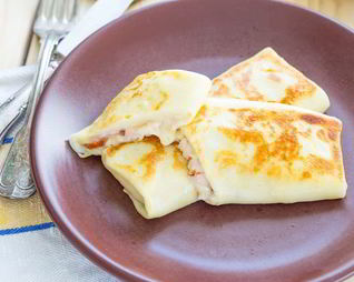 Конвертики из блинов с ветчиной