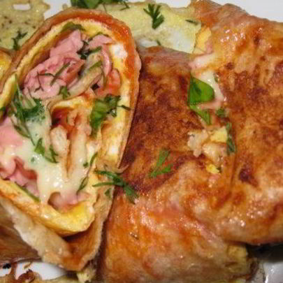 Фаршированный лаваш с сыром и колбасой