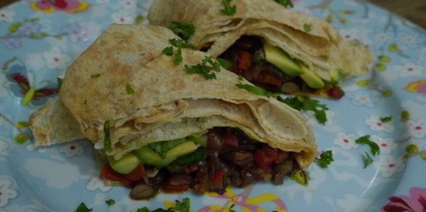 Рецепт лаваша с ароматной фасолью и авокадо