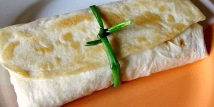 Рецепт лаваша с колбасой и помидорами